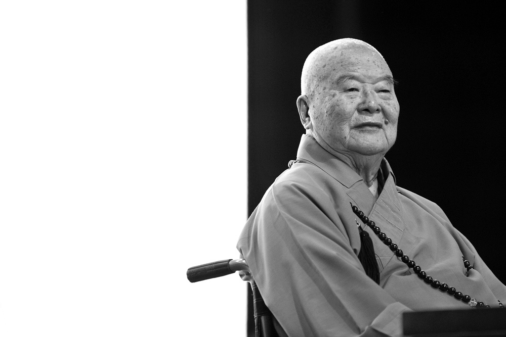 讲台上的星云法师