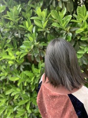 1605392