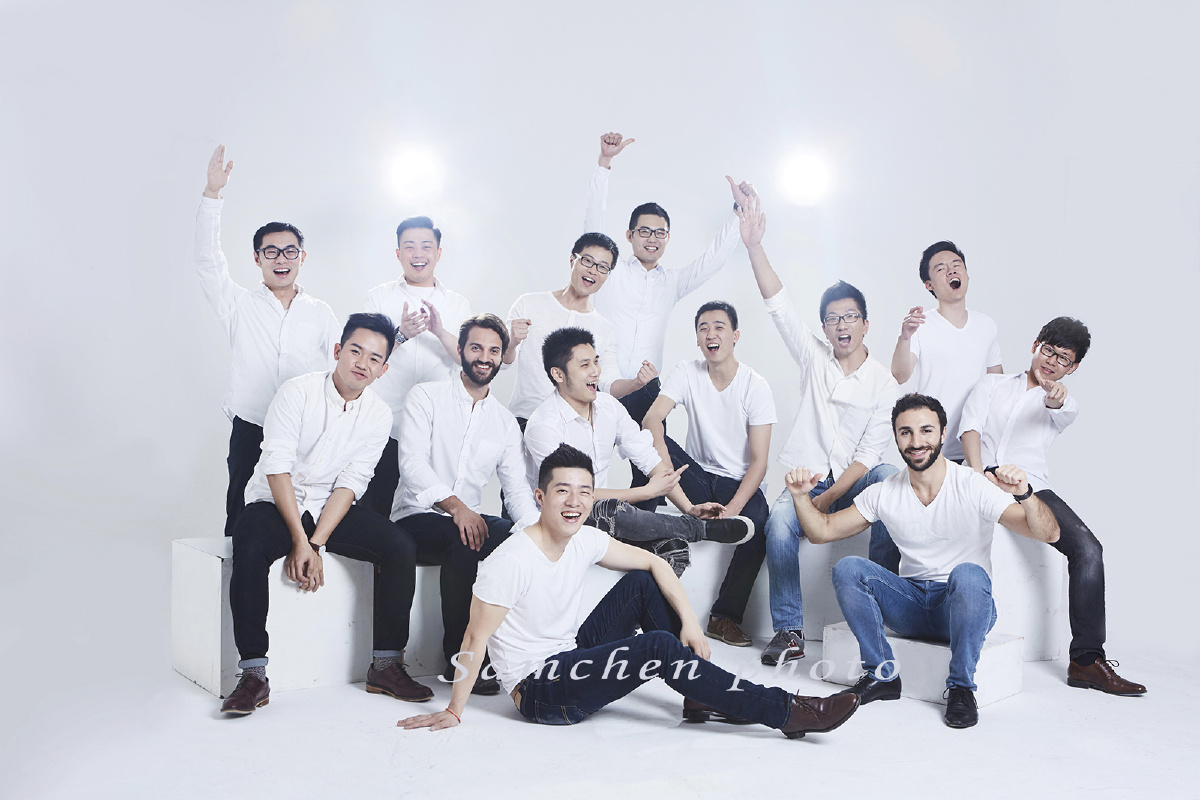 一组棚拍商业集体照