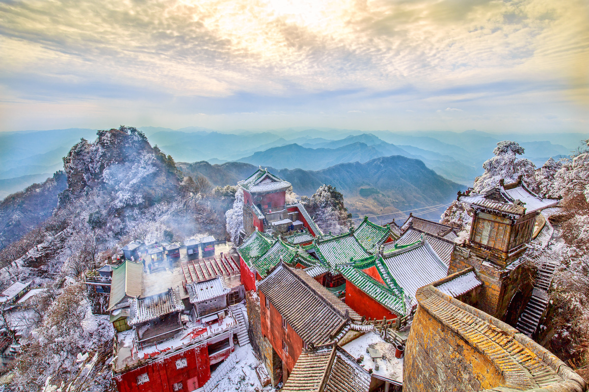 站在金顶上拍下此武当雪景武当山脚下的玉虚宫,这些明朝残存的遗址,到