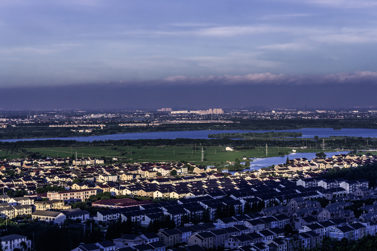 常熟虞山城墙远眺尚湖