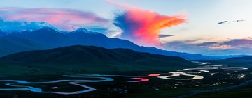 落日河藏秘，玉带舞翩迁