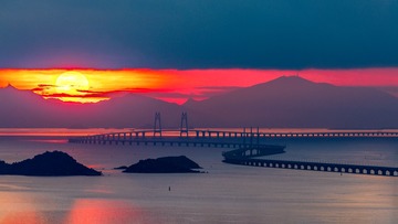 光澄穷永昼，风远宜三伏