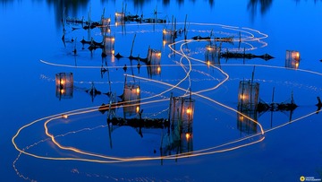 碧湖清风渔火，夜韵盈心悠然
