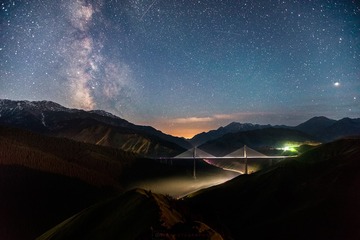 耿耿星河欲曙天