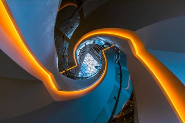 彩凤双飞翼，星辰昨夜风