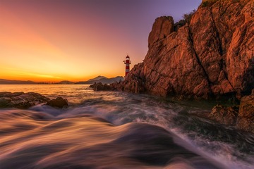 水流去欲尽，日落复西斜