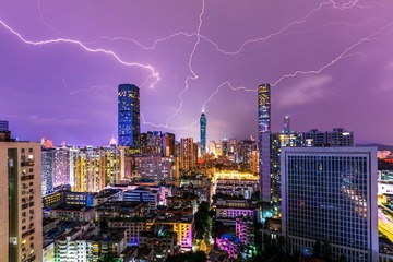 一雨临初夏，惊雷是夜新