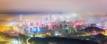 不知何宫殿，东望郁迢嶢