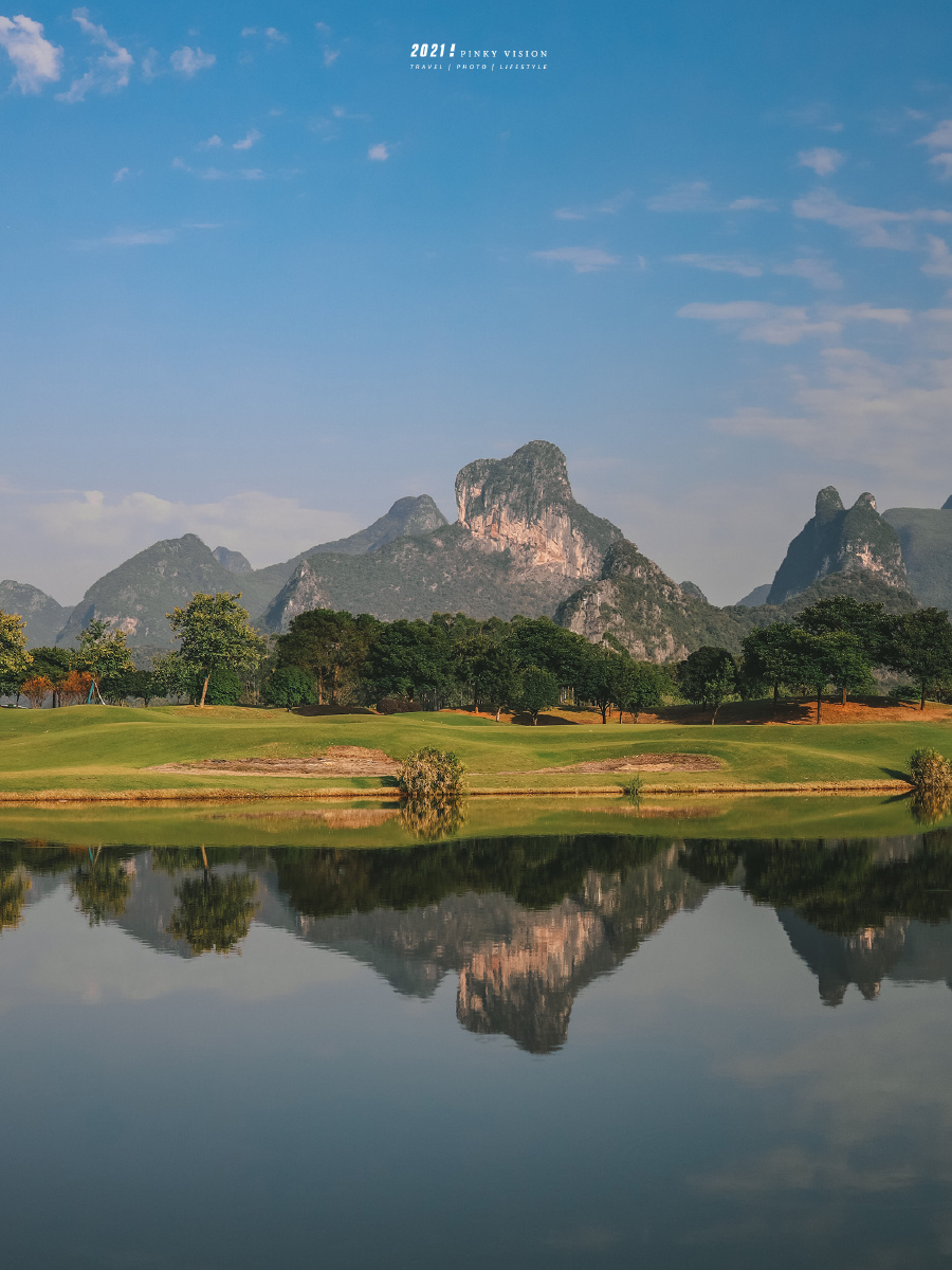 不知是美景衬托了雕塑还是雕塑点缀了美景广西桂林桂海晴岚