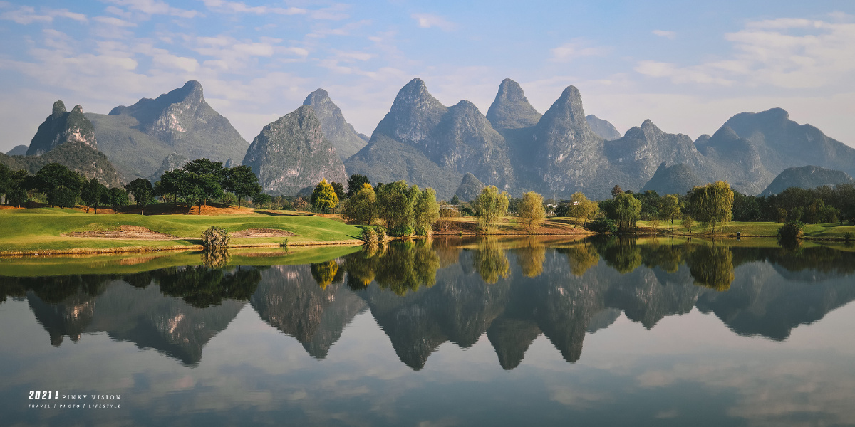 不知是美景衬托了雕塑还是雕塑点缀了美景广西桂林桂海晴岚