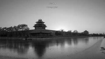 我有黑白角楼