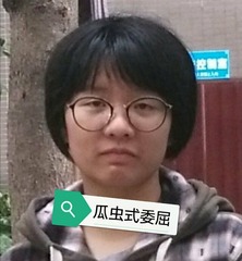 979343
