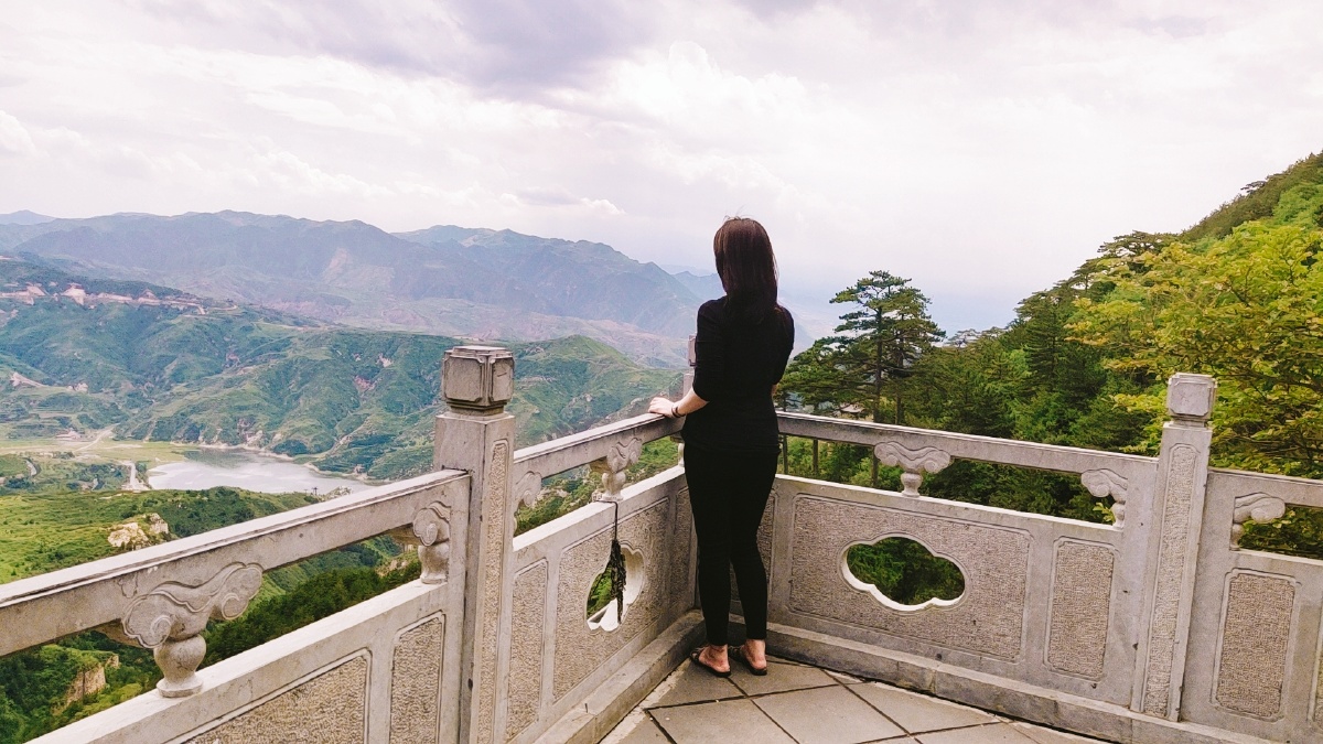 累了烦了一个人出门走走差不多了回家继续挣钱养活自己