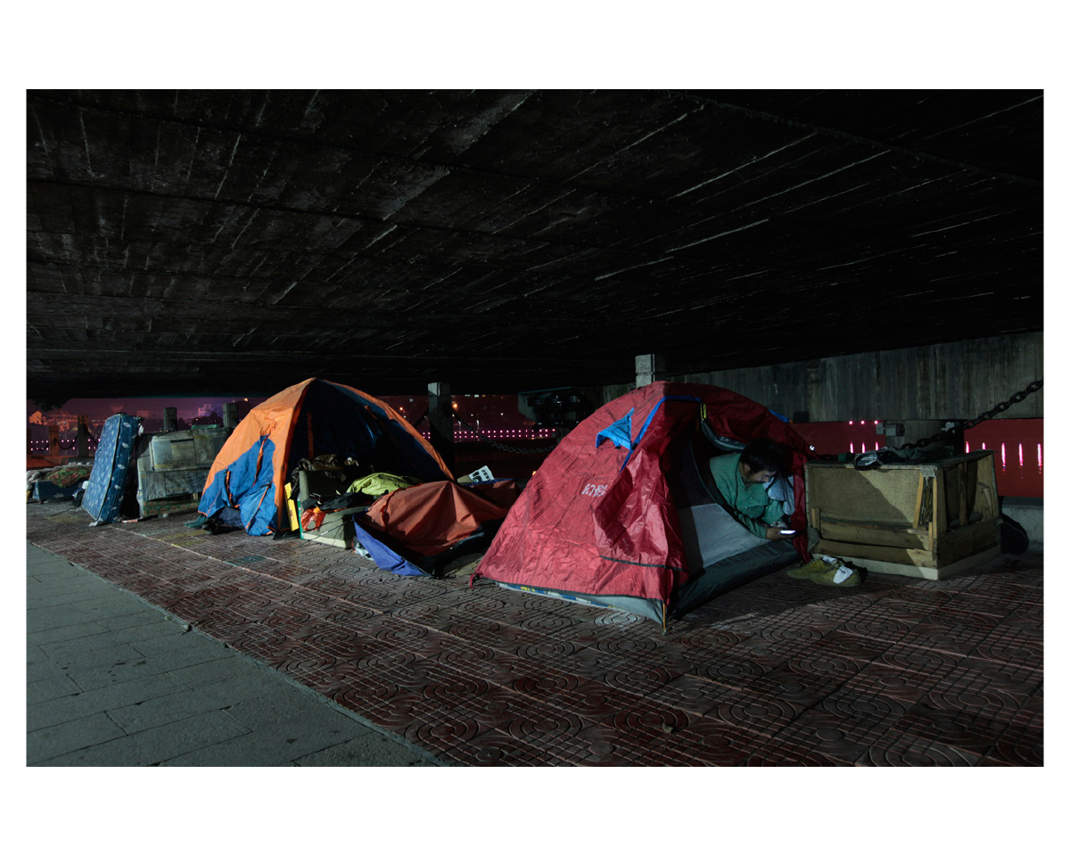 大年30晚上桥下寄宿者