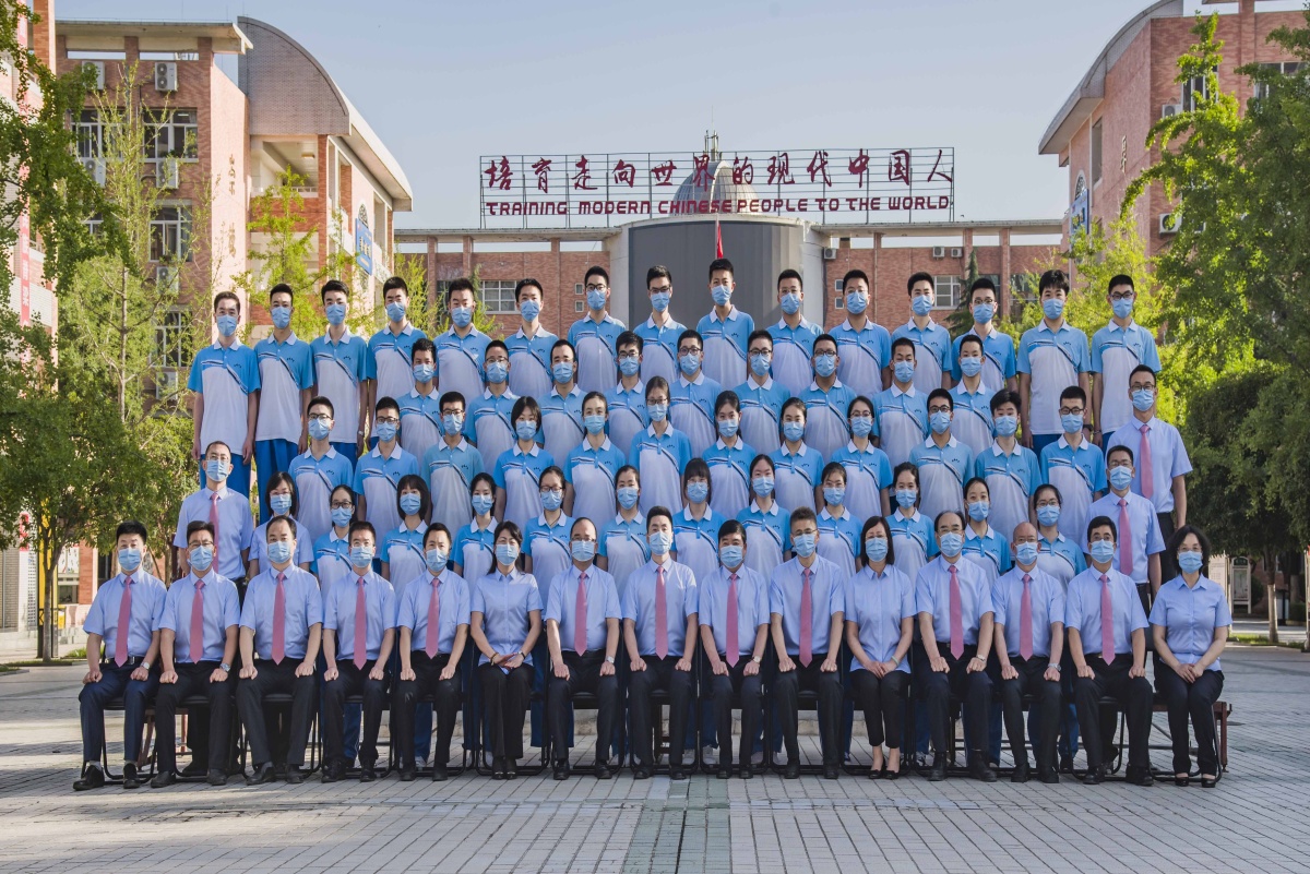 毕业班陕西宝鸡中学毕业班合影留念