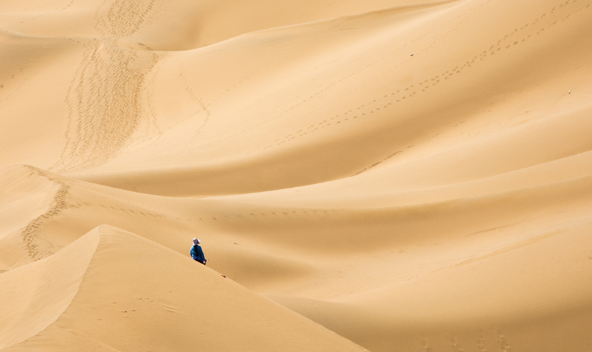 人生天地间,忽如远行客 br /> (摄于鄯善县库木塔格沙漠)