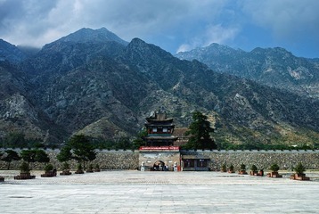 阴山下，美岱召