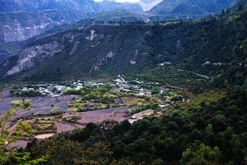 峡谷人家