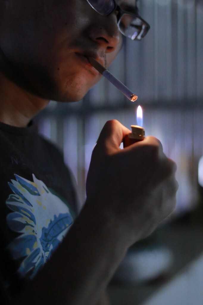 烟和火相遇的一瞬间。