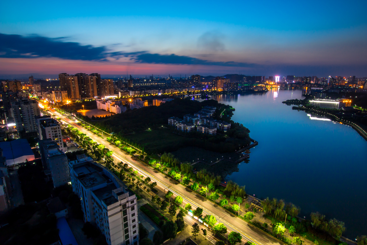 鄂州的湖光夜景