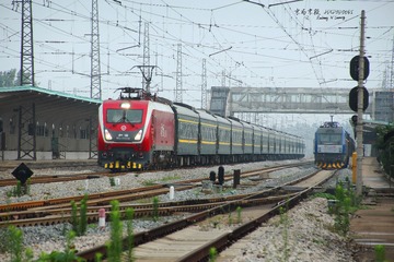 560881