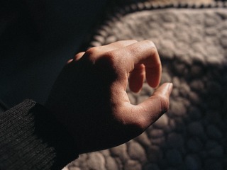 531218