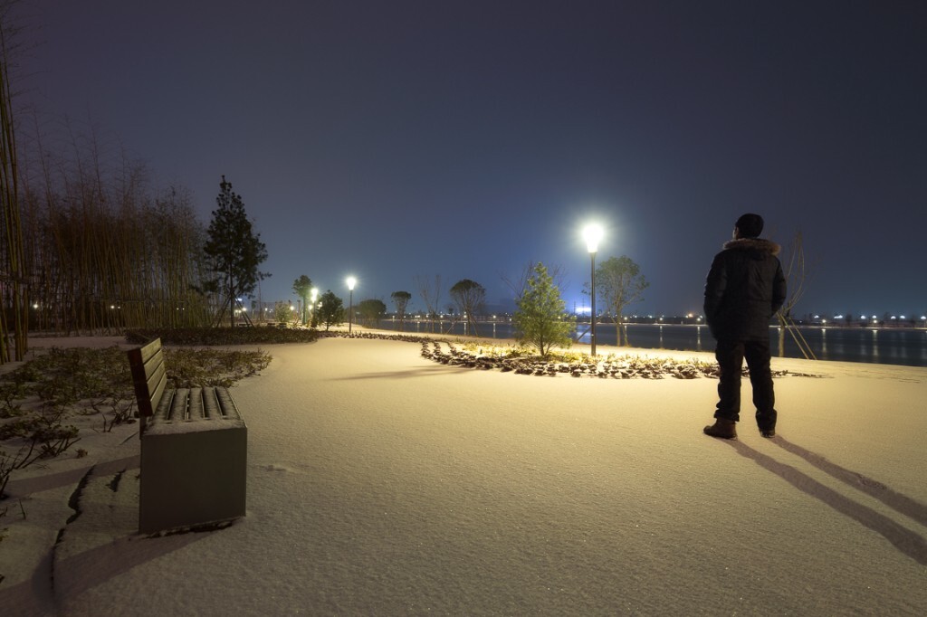 天开始暖和了，却又下了场雪，抓住冬天的尾巴，多拍一张是一张吧