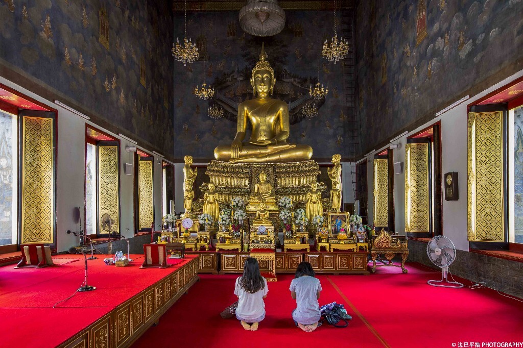 祈福的人们<br />
虔诚的国度<br />
用心的祈福