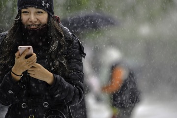 飞雪寒 笑意暖
