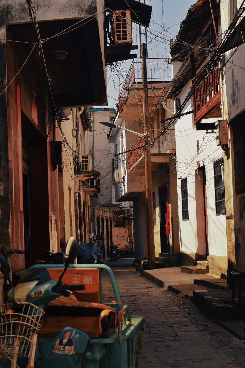 市井长巷聚拢来是烟火摊开来是人间