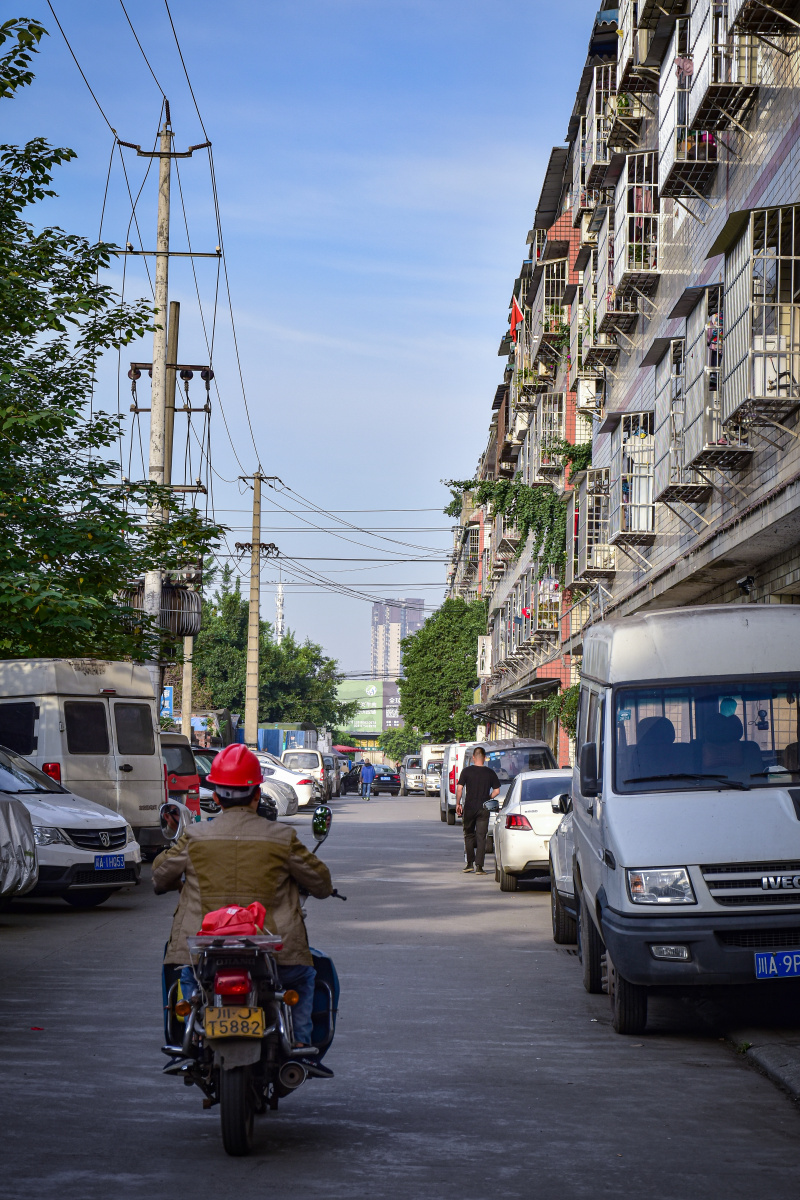 街拍拍摄于成都郫县安靖镇雍渡城中村