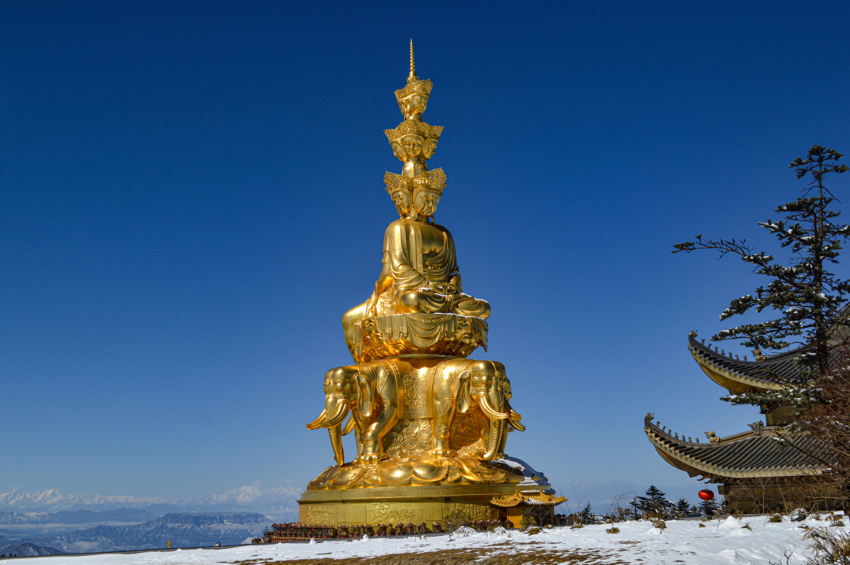 峨眉山十方普贤菩萨又叫四面佛是世界最高最大的