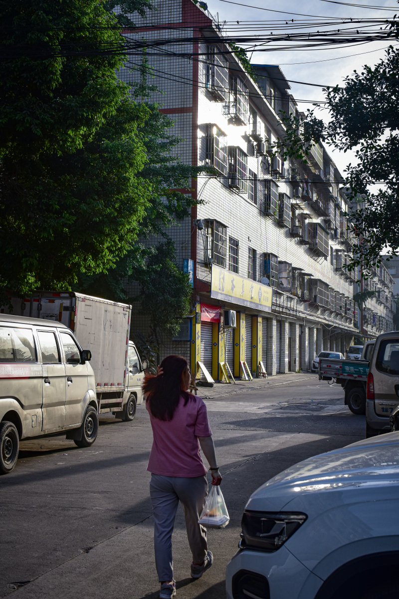 街拍拍摄于成都郫县安靖镇雍渡城中村