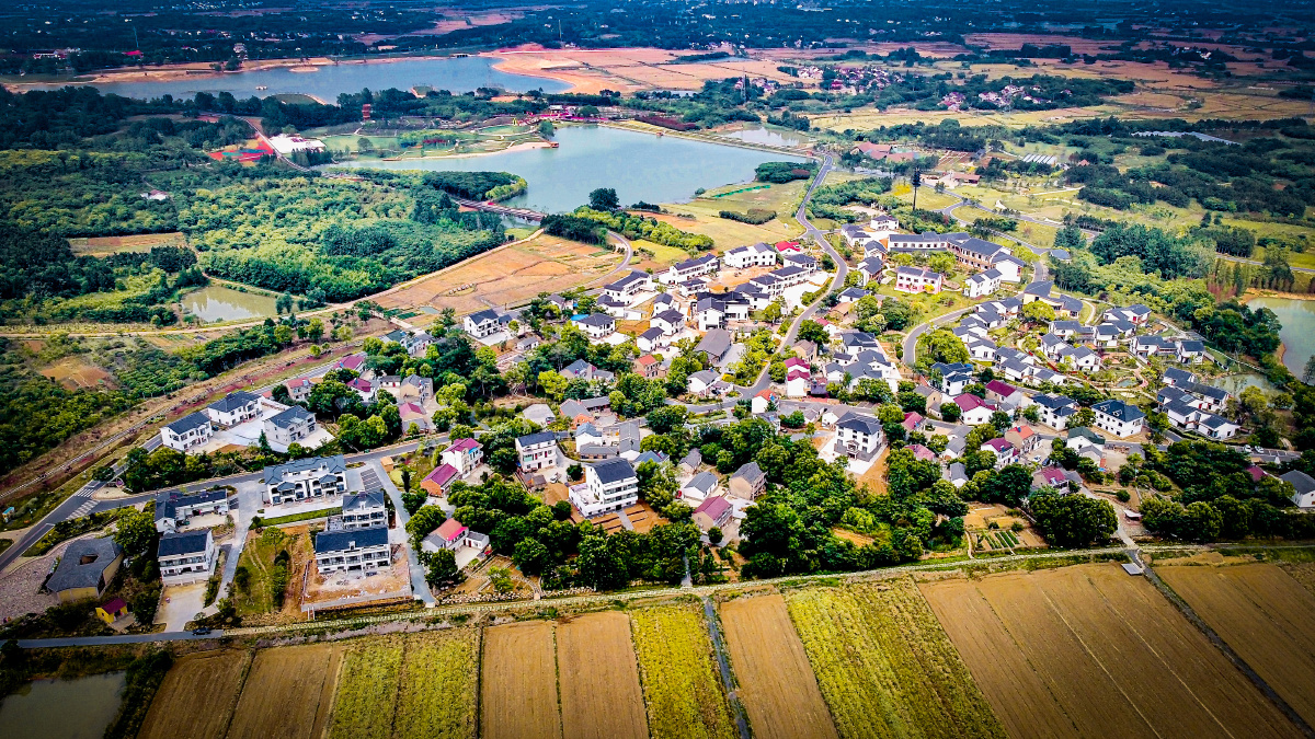 美丽田园乡村风光溧阳曹山慢城牛糖村
