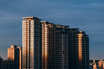 102373