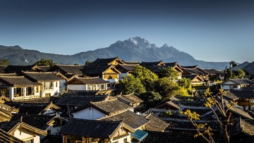 丽江古城远观玉龙雪山