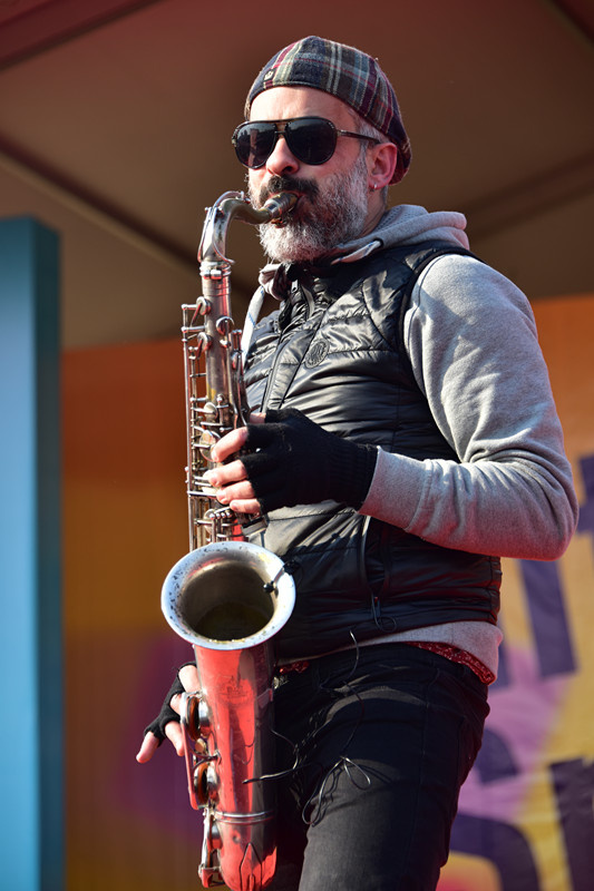 西班牙巴塞罗那的迪纳摩放克乐队