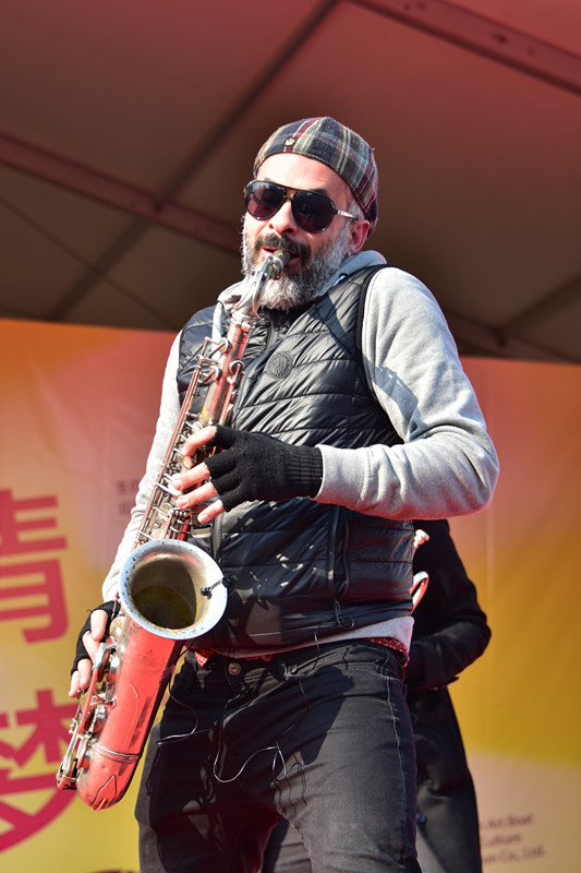 西班牙巴塞罗那的迪纳摩放克乐队