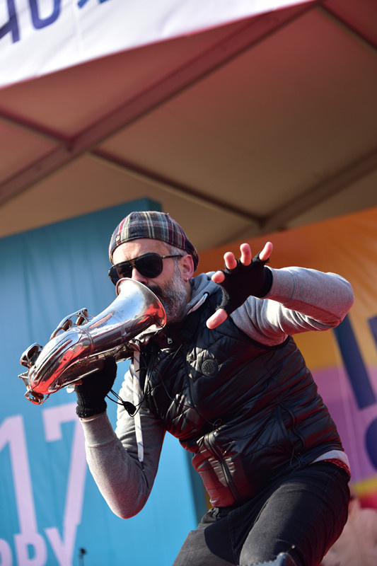 西班牙巴塞罗那的迪纳摩放克乐队