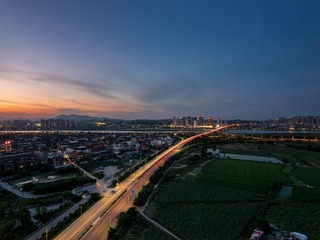 2600823