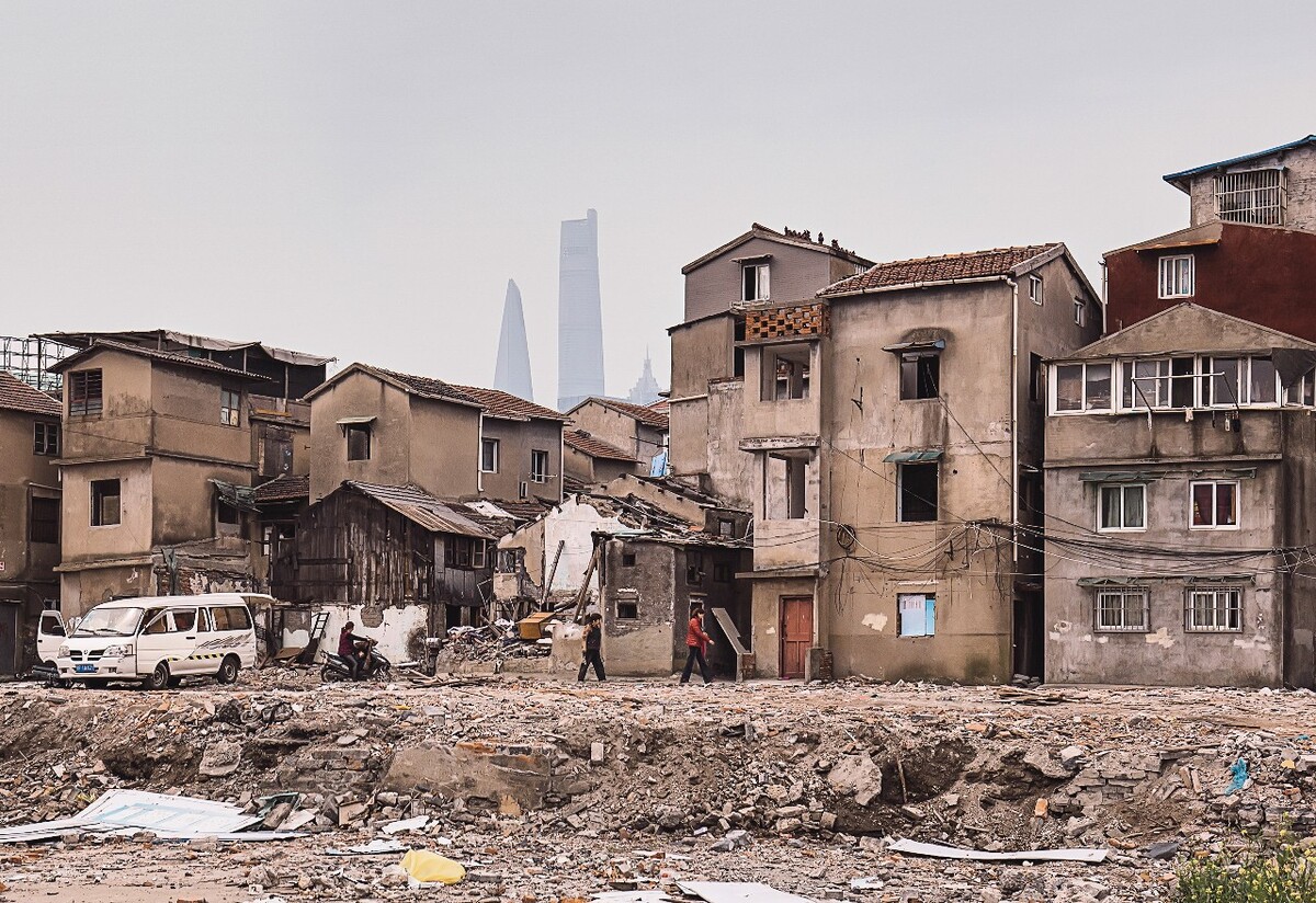 2016年4月2日，上海，上海市杨浦区一处具有弄堂特色的石库门建筑群将逐步被拆除，当地居民开始纷纷迁离现场，这里是曾经繁华的老弄堂，随着城市变迁，它将逐渐地退出历史舞台。