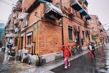 弄堂里的追逐