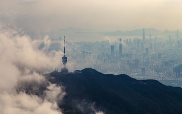 梧桐山俯瞰深圳