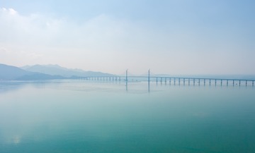 一桥横跨天海之间
