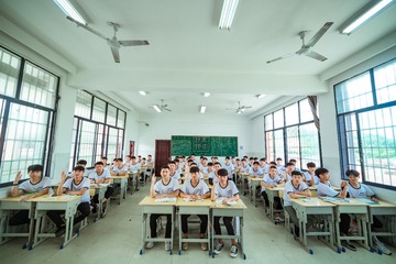 792374
