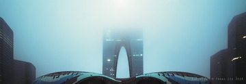 The gate in the fog / 雾锁东门