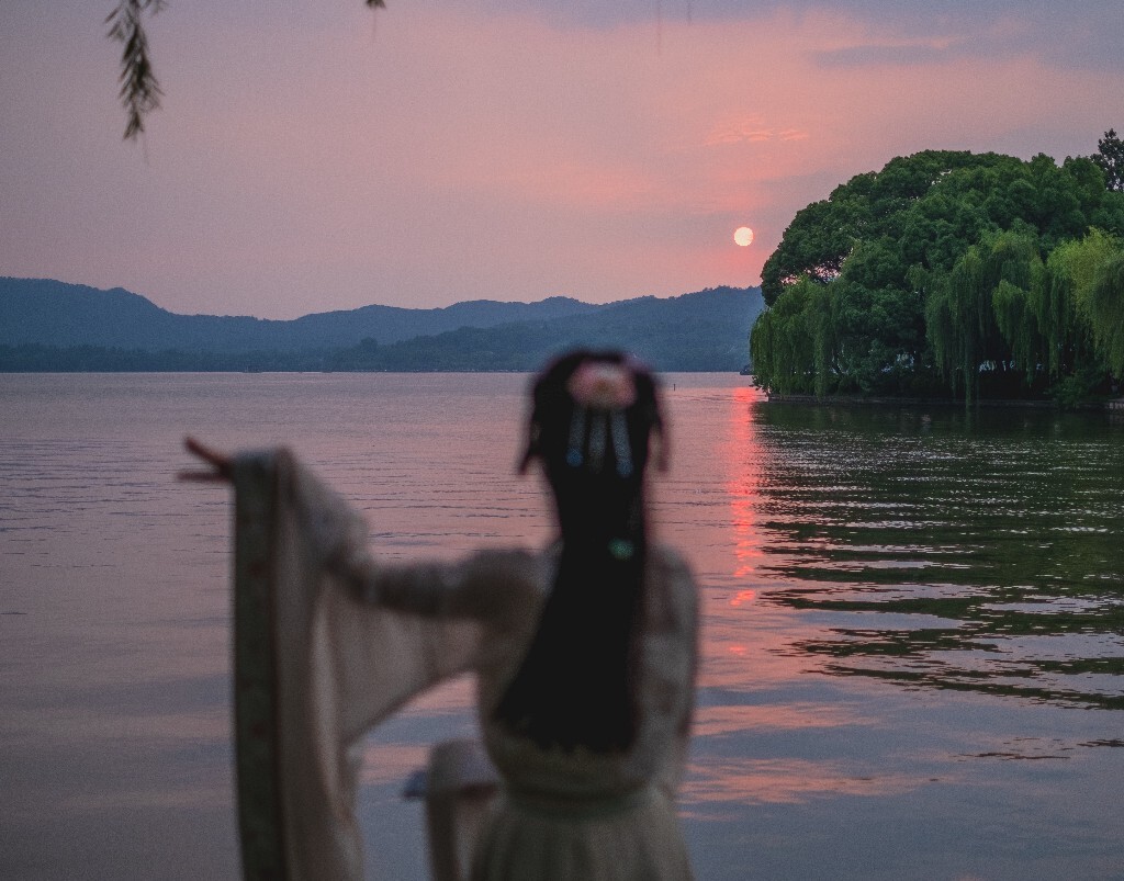西湖看夕阳 夕阳 日出日落 西湖看夕阳 风光 摄影 背影 自然风光