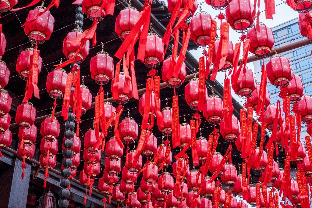 红灯笼 寺庙 宗教 祈福 礼佛 摄影 自然 喜庆 氛围 建筑