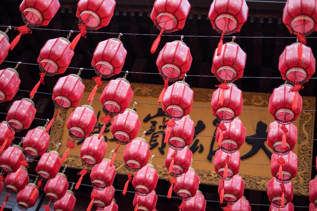 红灯笼 寺庙 宗教 祈福 礼佛 摄影 自然 喜庆 氛围 建筑